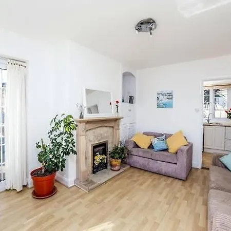 Sunrise! ~ 2 Bedrooms, Garden, Parking, Sea Views St Ives Exterior photo